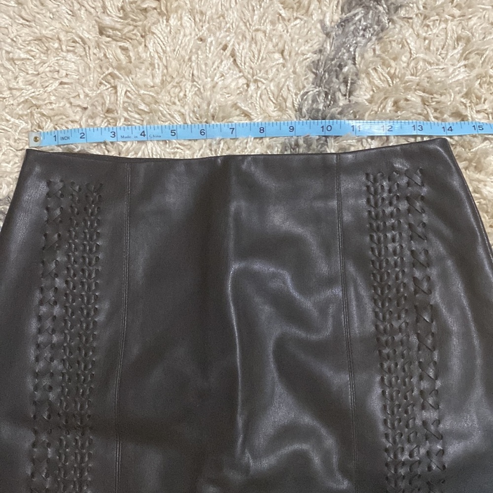 Faux leather mini skirt - Picture 3 of 10